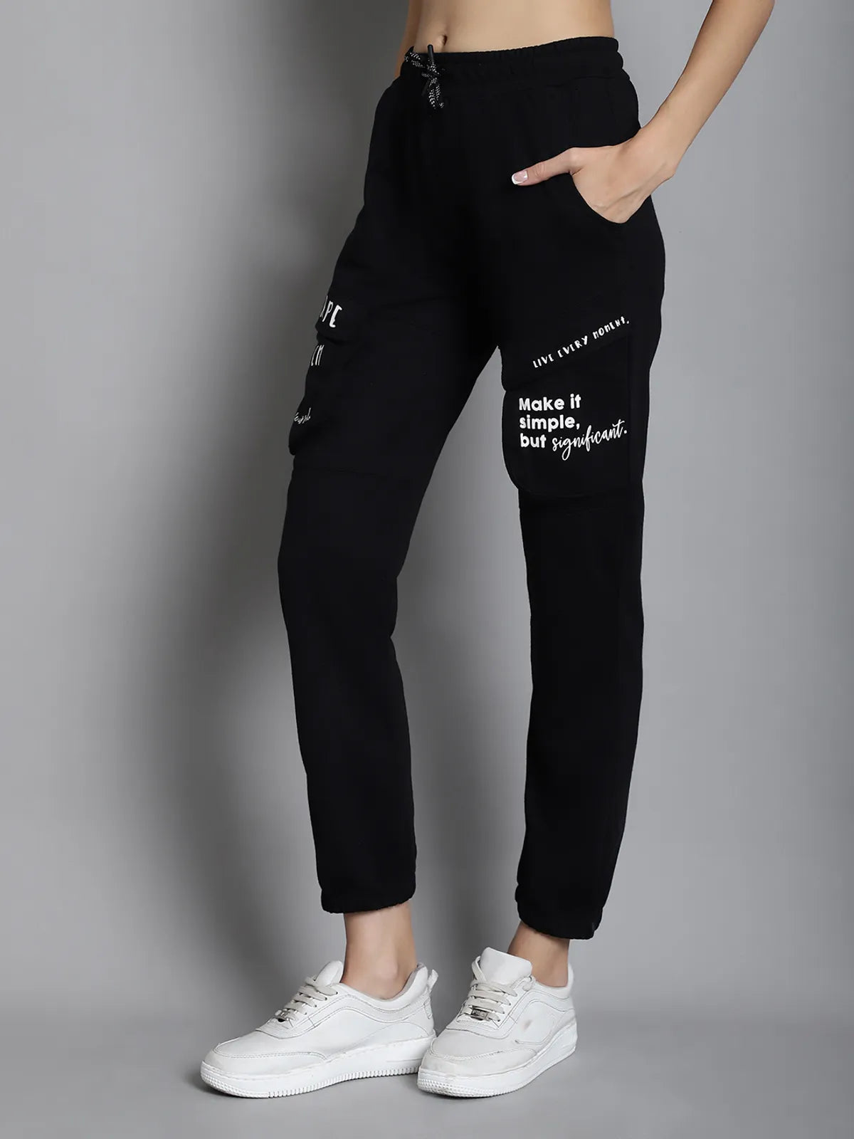 Black Cargo Printed Pants for women - M image