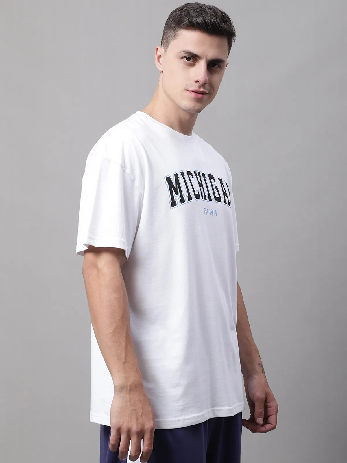 White Cotton Printed Oversized T-Shirt For Men - Image 4