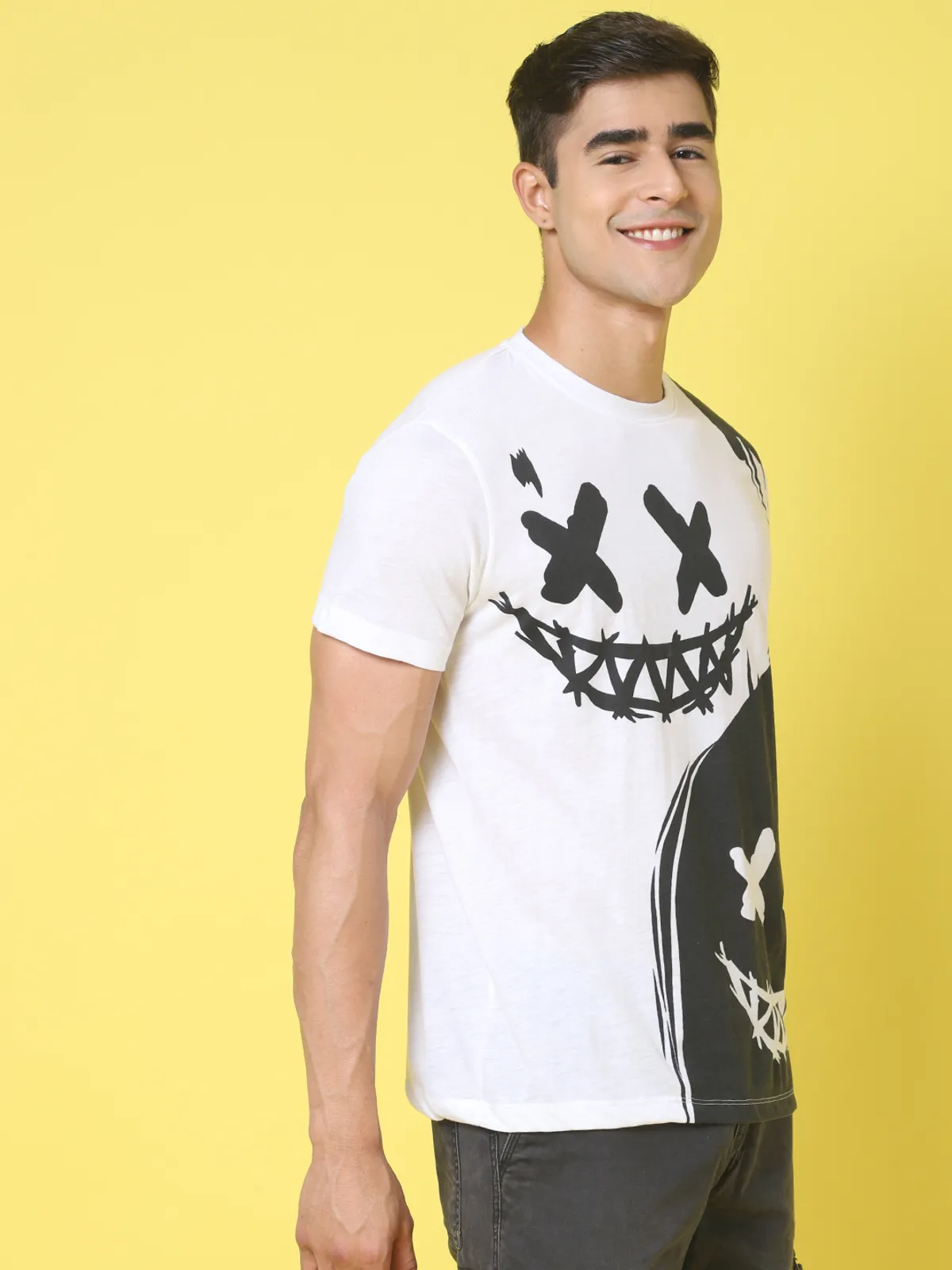White Cotton Printed Regular Fit T-Shirt For Men - Image 7