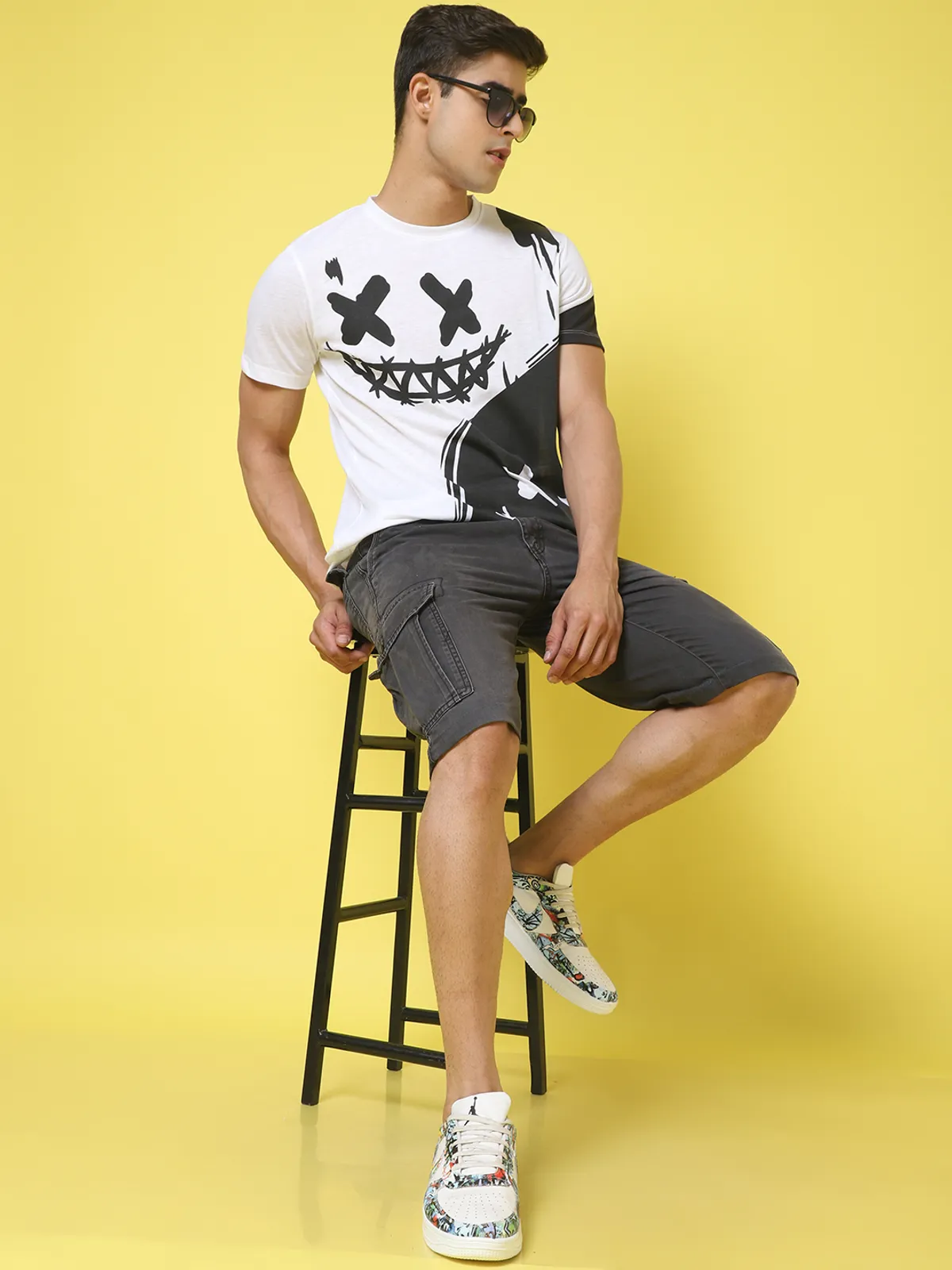 White Cotton Printed Regular Fit T-Shirt For Men - Image 2