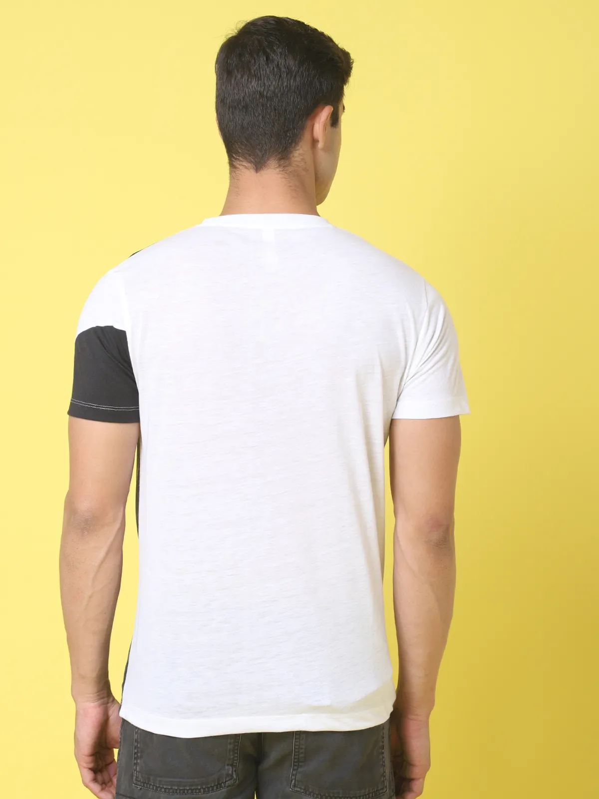 White Cotton Printed Regular Fit T-Shirt For Men - Image 5