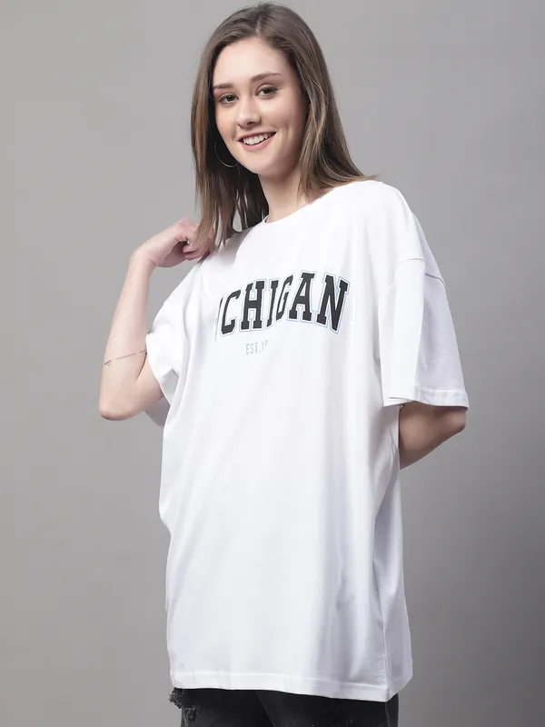 White Cotton Printed Oversized Round Neck T-Shirt For Women - Image 4