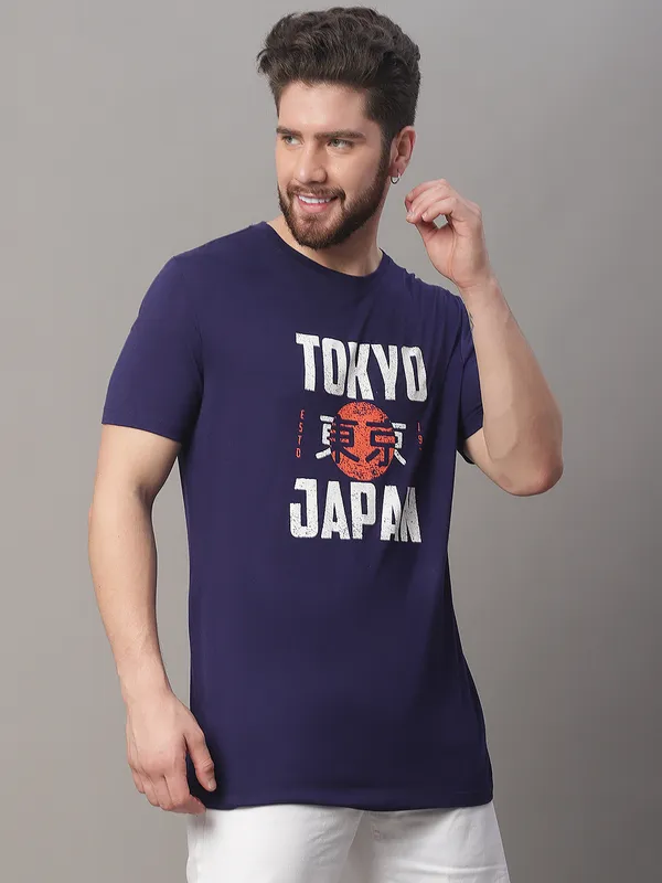 Navy Blue Cotton Printed Regular Fit T-Shirt For Men - Image 2